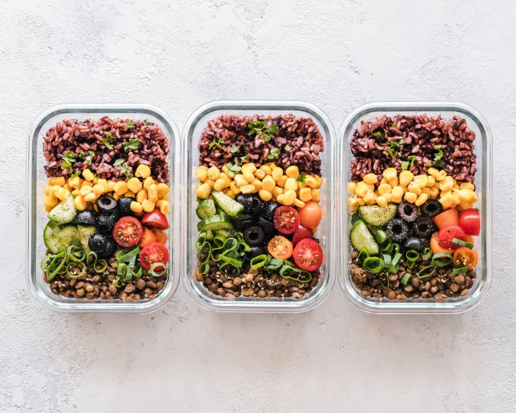 Carb cycling calculator – colorful healthy meal prep with vegetables, grains, and protein for nutrition planning