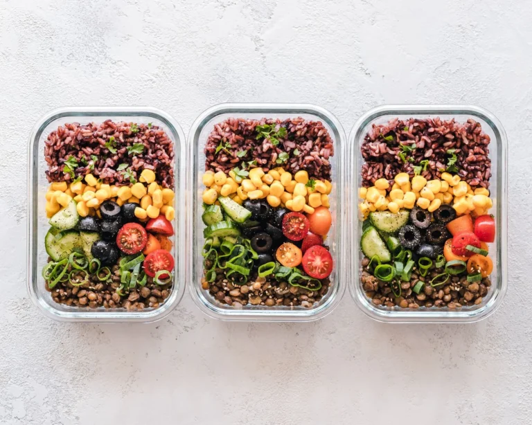 Meal plan – healthy meal prep containers with balanced portions for planning your weekly diet