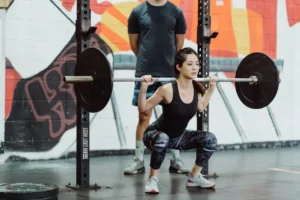 Compound vs isolation exercises: barbell squat